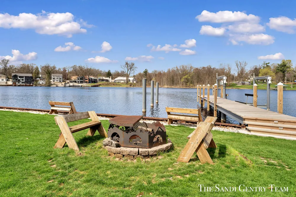 7 Circle Drive Fruitport Charter Township, MI 49415
