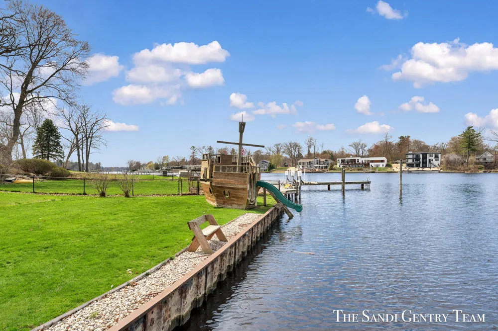 7 Circle Drive Fruitport Charter Township, MI 49415