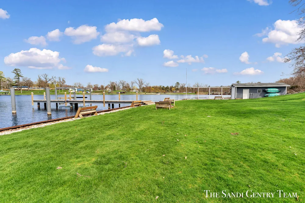 7 Circle Drive Fruitport Charter Township, MI 49415