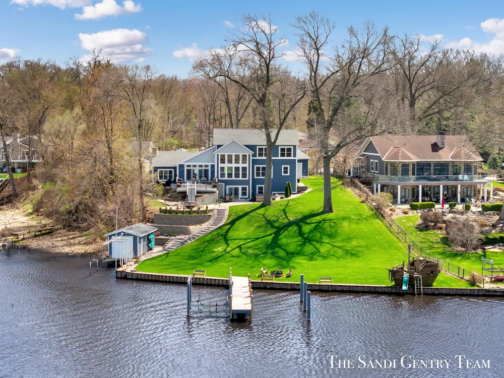7 Circle Drive Fruitport Charter Township, MI 49415