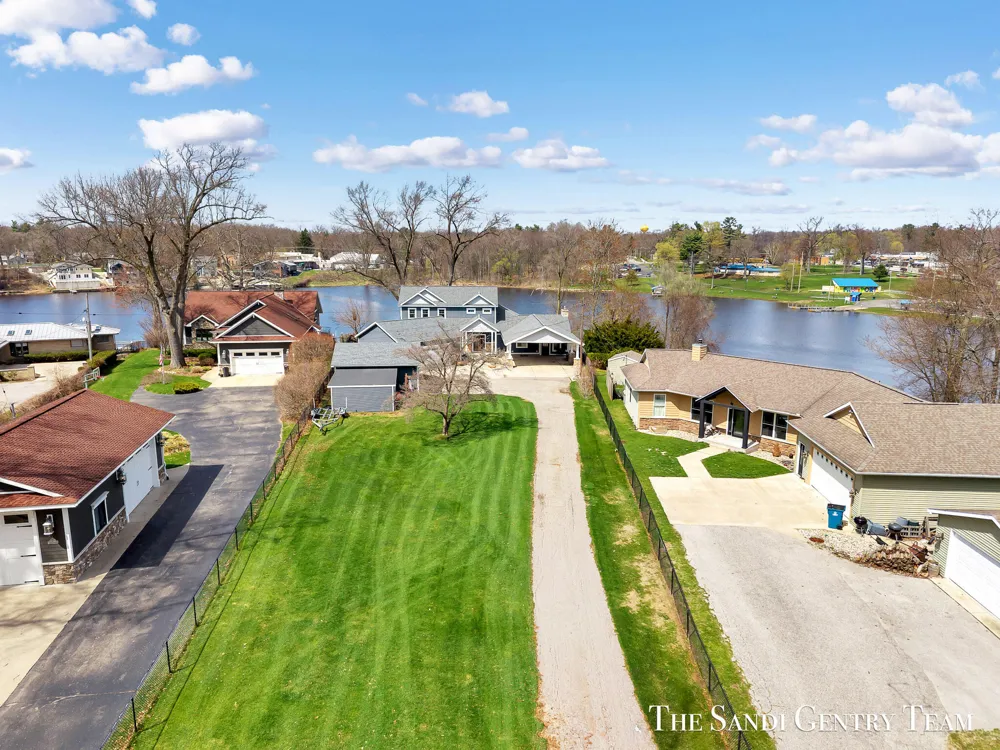 7 Circle Drive Fruitport Charter Township, MI 49415