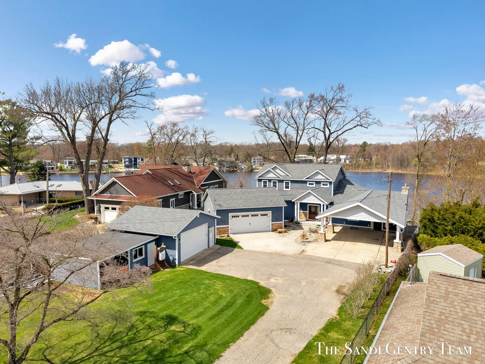7 Circle Drive Fruitport Charter Township, MI 49415