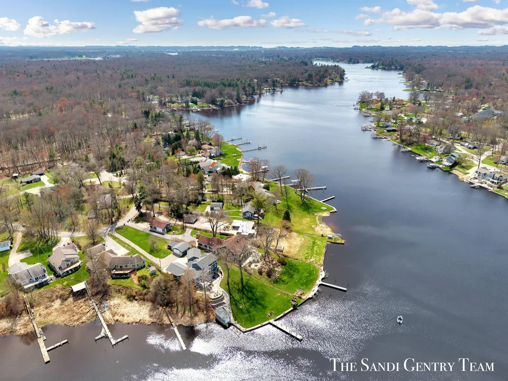 7 Circle Drive Fruitport Charter Township, MI 49415