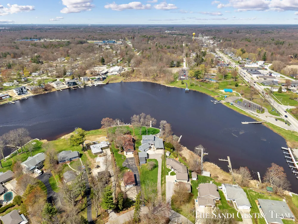 7 Circle Drive Fruitport Charter Township, MI 49415