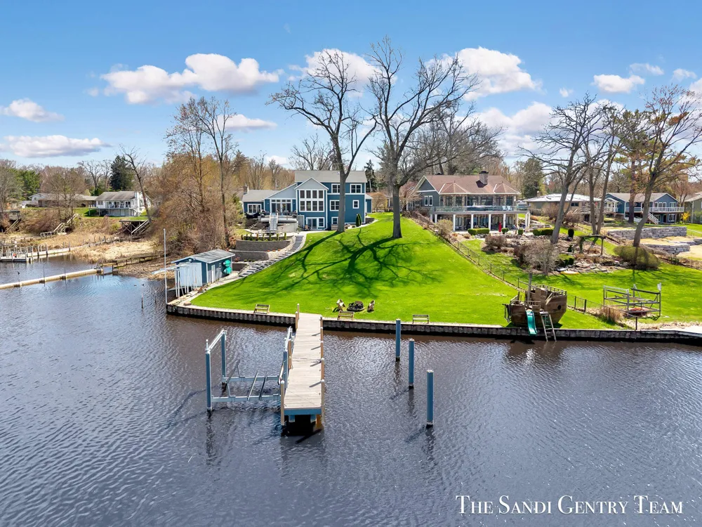7 Circle Drive Fruitport Charter Township, MI 49415