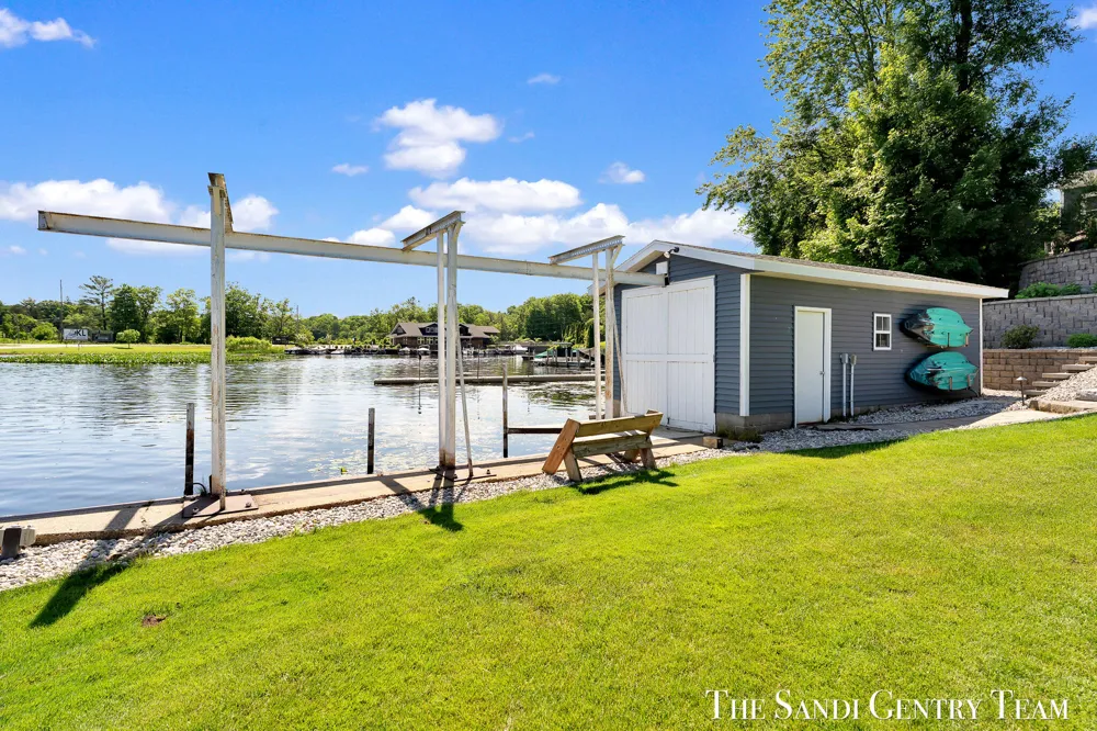 7 Circle Drive Fruitport Charter Township, MI 49415