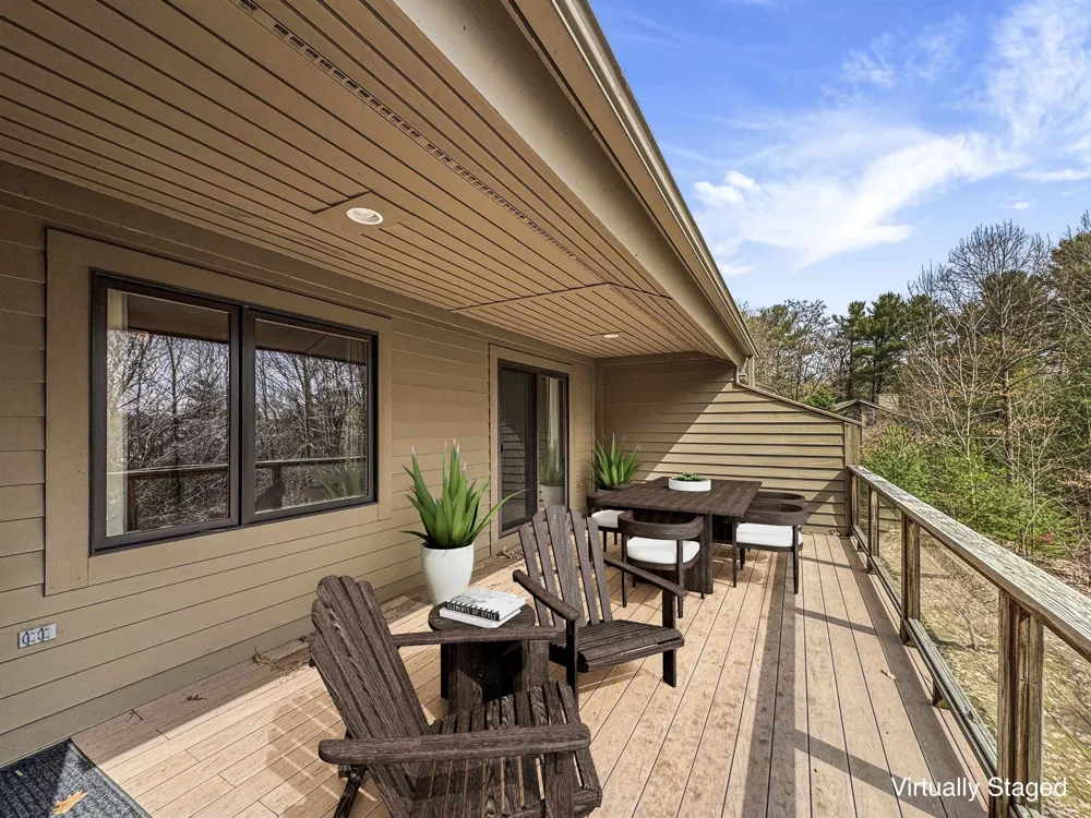 6179 Red Fox Run Peninsula Township, MI 49686