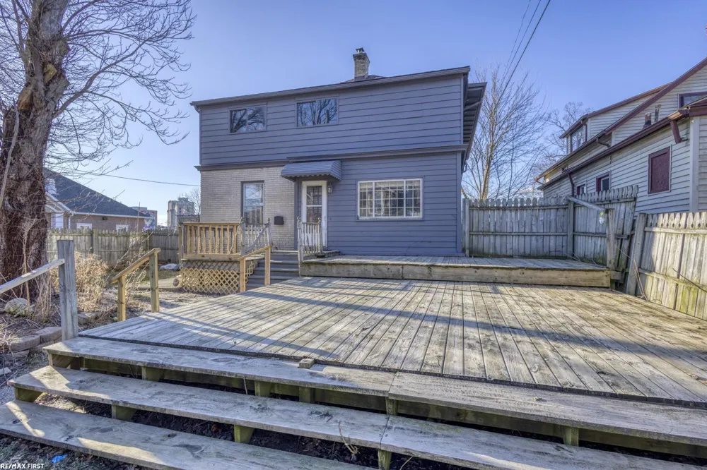 24 Grand Ave Avenue Mt Clemens City, MI 48043