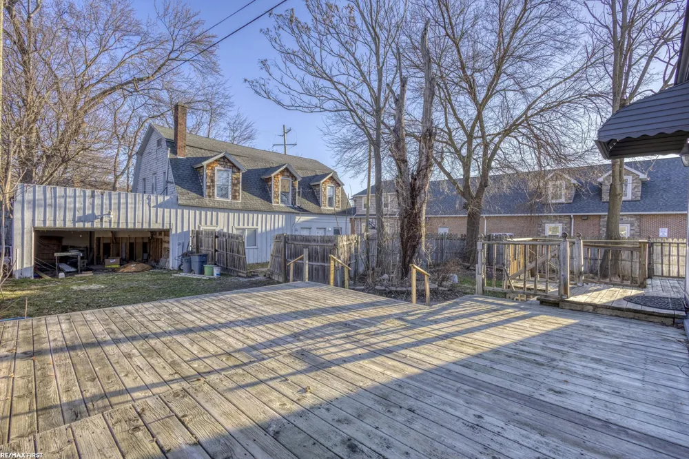 24 Grand Ave Avenue Mt Clemens City, MI 48043