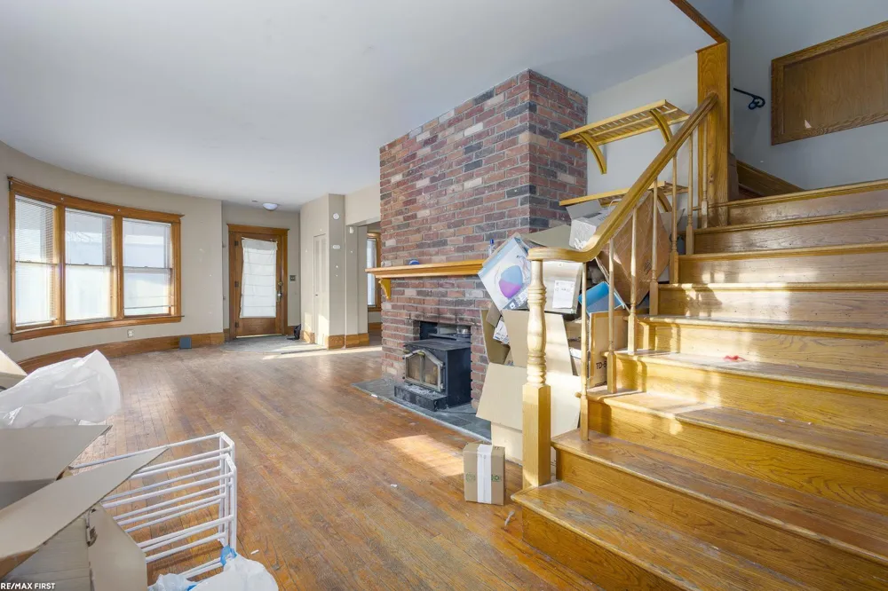 24 Grand Ave Avenue Mt Clemens City, MI 48043