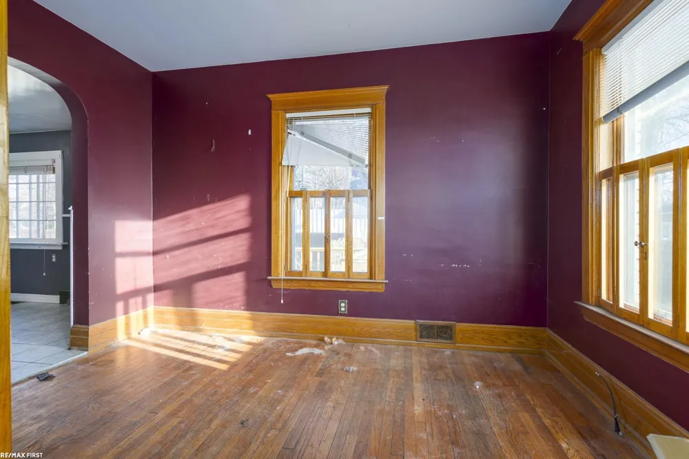 24 Grand Ave Avenue Mt Clemens City, MI 48043
