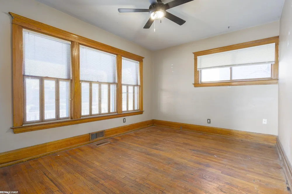 24 Grand Ave Avenue Mt Clemens City, MI 48043