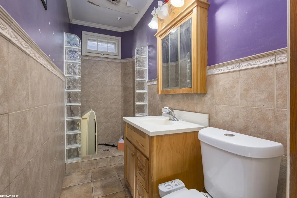 24 Grand Ave Avenue Mt Clemens City, MI 48043