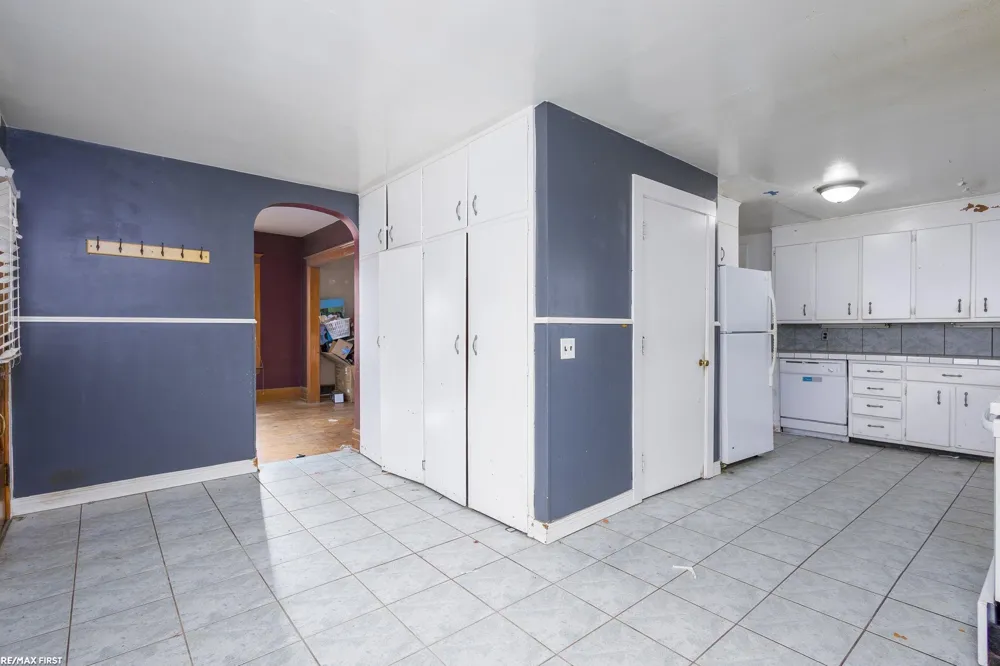 24 Grand Ave Avenue Mt Clemens City, MI 48043
