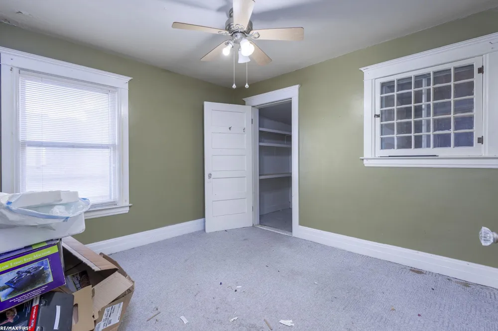 24 Grand Ave Avenue Mt Clemens City, MI 48043