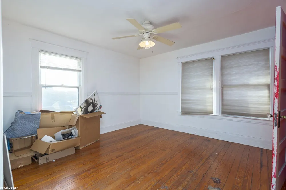 24 Grand Ave Avenue Mt Clemens City, MI 48043