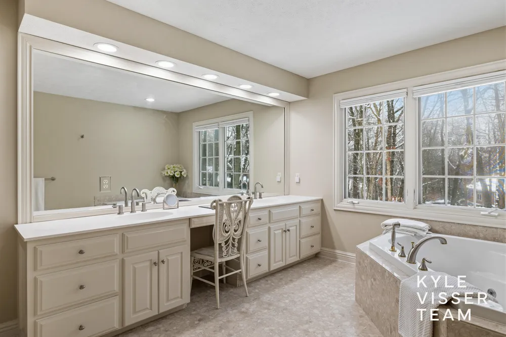 4608 Old Grand River Trail NE Grand Rapids Charter Township, MI 49301