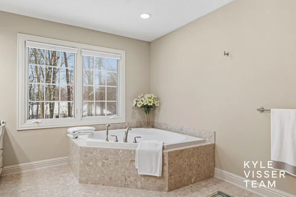 4608 Old Grand River Trail NE Grand Rapids Charter Township, MI 49301