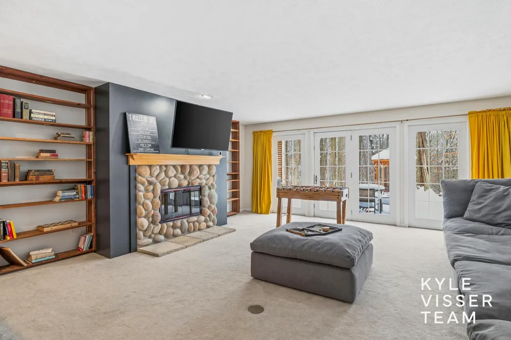 4608 Old Grand River Trail NE Grand Rapids Charter Township, MI 49301