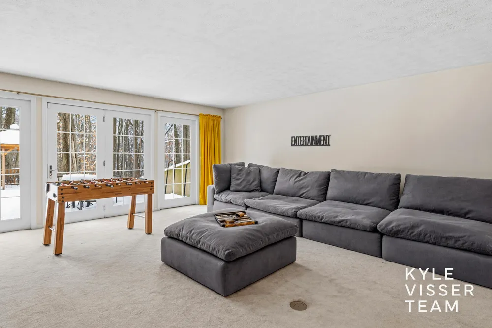 4608 Old Grand River Trail NE Grand Rapids Charter Township, MI 49301