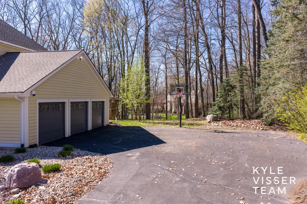 4608 Old Grand River Trail NE Grand Rapids Charter Township, MI 49301
