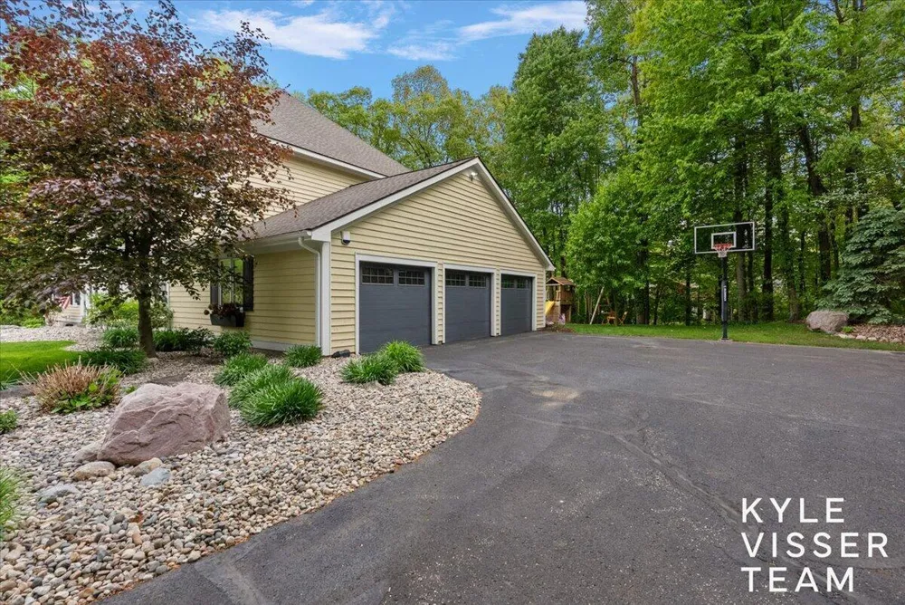 4608 Old Grand River Trail NE Grand Rapids Charter Township, MI 49301