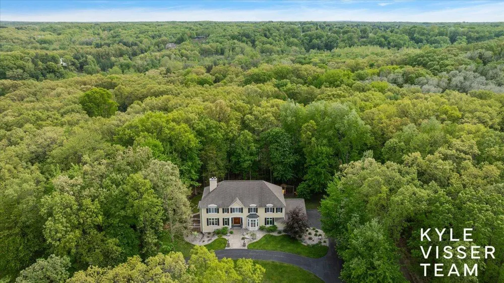 4608 Old Grand River Trail NE Grand Rapids Charter Township, MI 49301