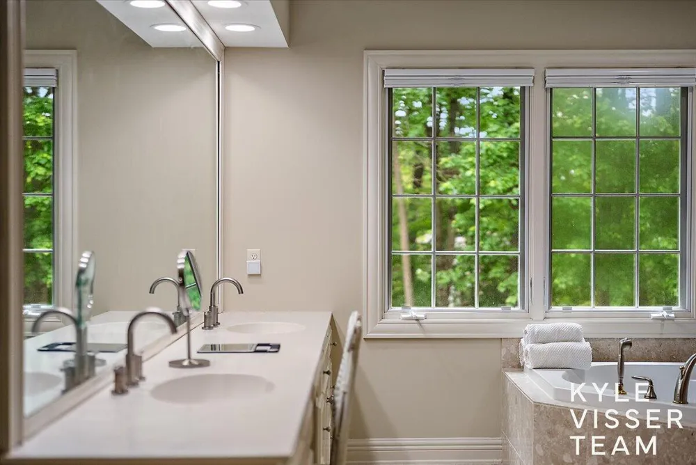 4608 Old Grand River Trail NE Grand Rapids Charter Township, MI 49301