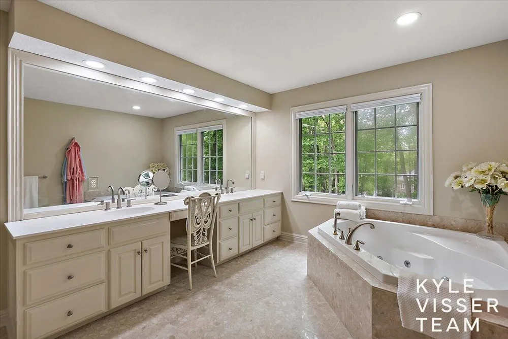 4608 Old Grand River Trail NE Grand Rapids Charter Township, MI 49301