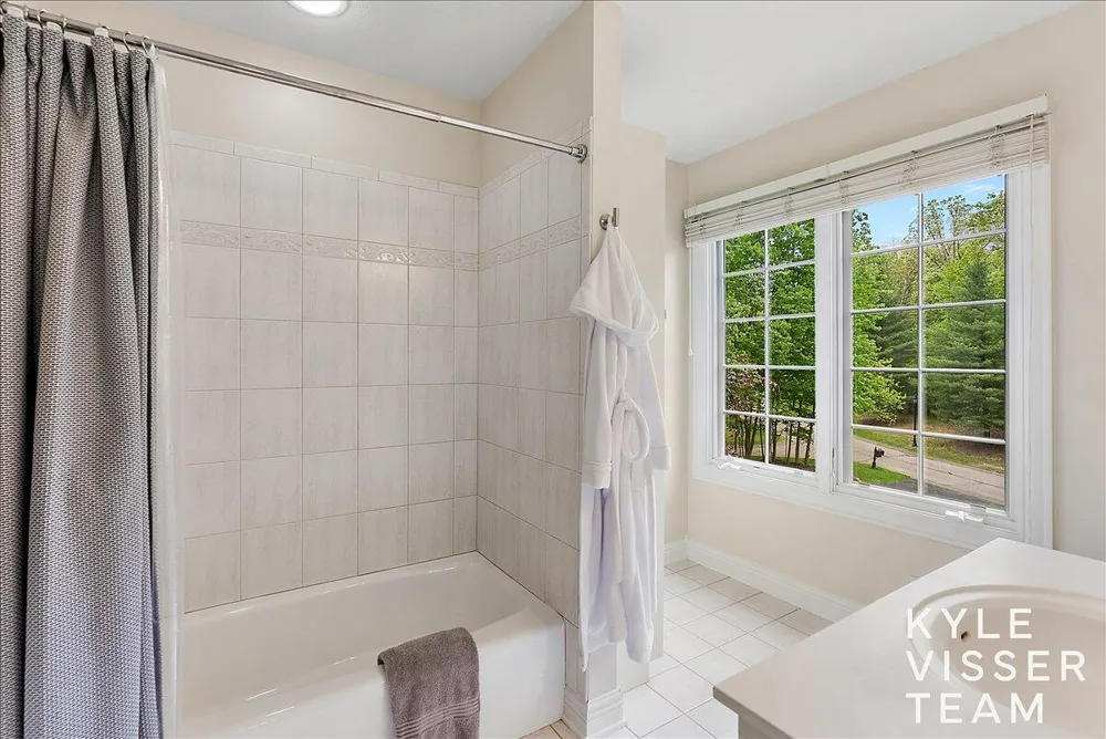 4608 Old Grand River Trail NE Grand Rapids Charter Township, MI 49301