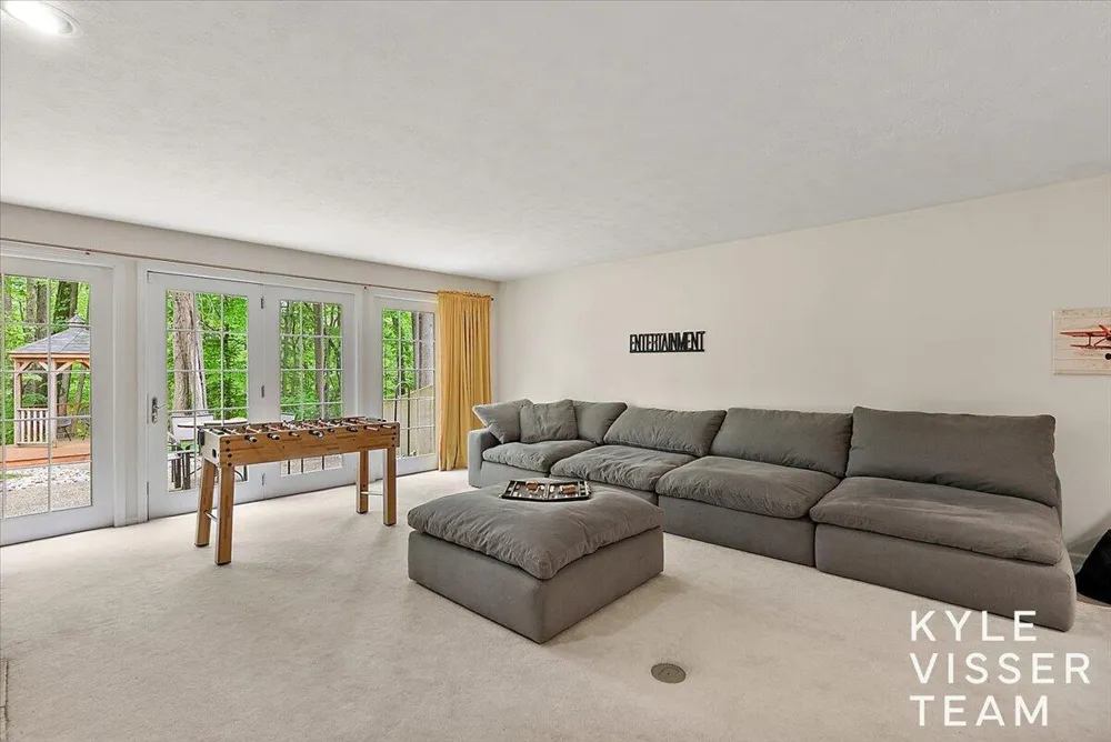 4608 Old Grand River Trail NE Grand Rapids Charter Township, MI 49301