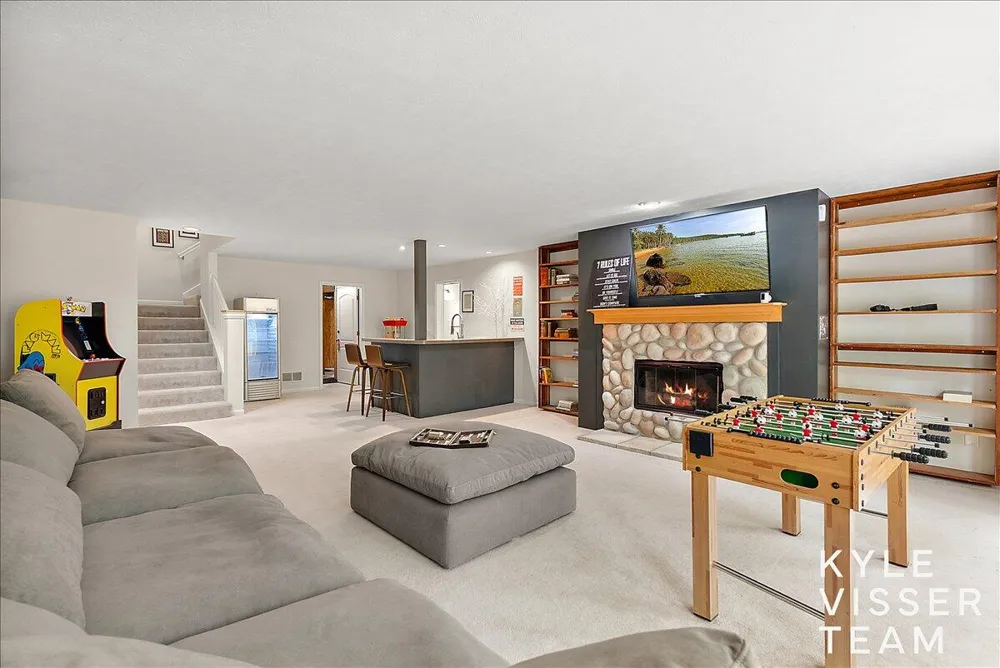 4608 Old Grand River Trail NE Grand Rapids Charter Township, MI 49301