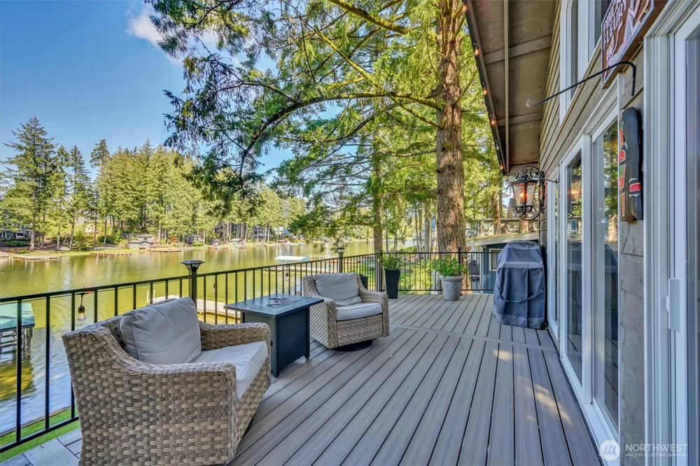 2851 E Mason Lake Drive E Grapeview, WA 98546