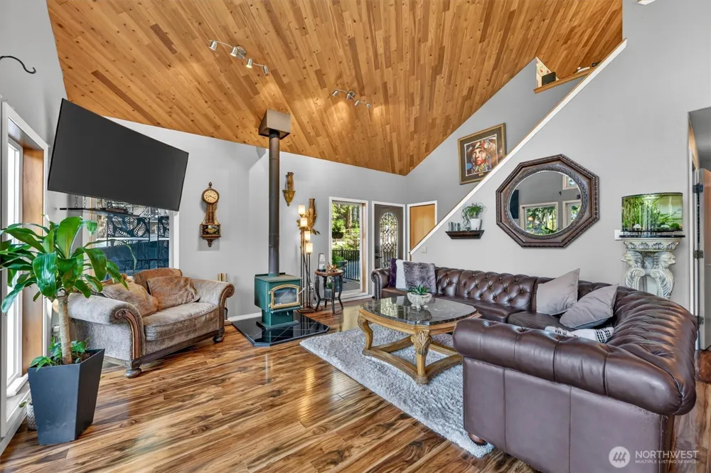 2851 E Mason Lake Drive E Grapeview, WA 98546