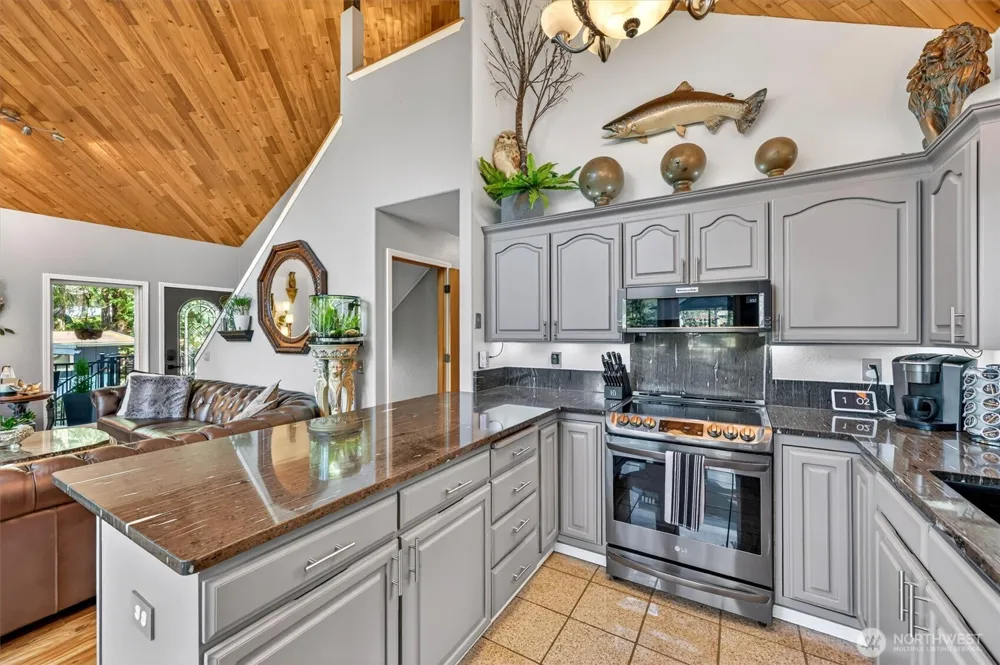2851 E Mason Lake Drive E Grapeview, WA 98546
