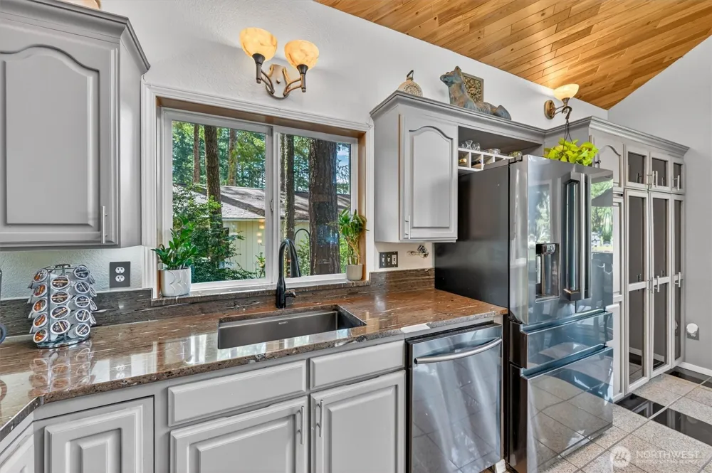2851 E Mason Lake Drive E Grapeview, WA 98546