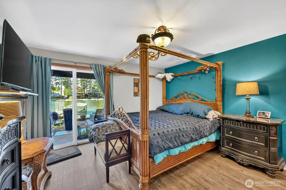 2851 E Mason Lake Drive E Grapeview, WA 98546