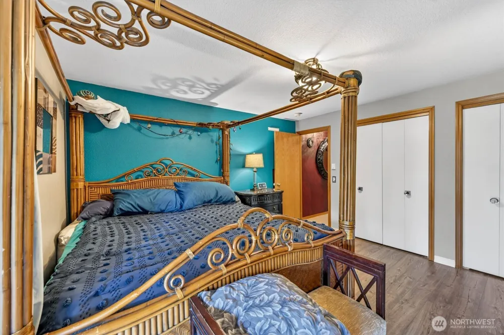 2851 E Mason Lake Drive E Grapeview, WA 98546