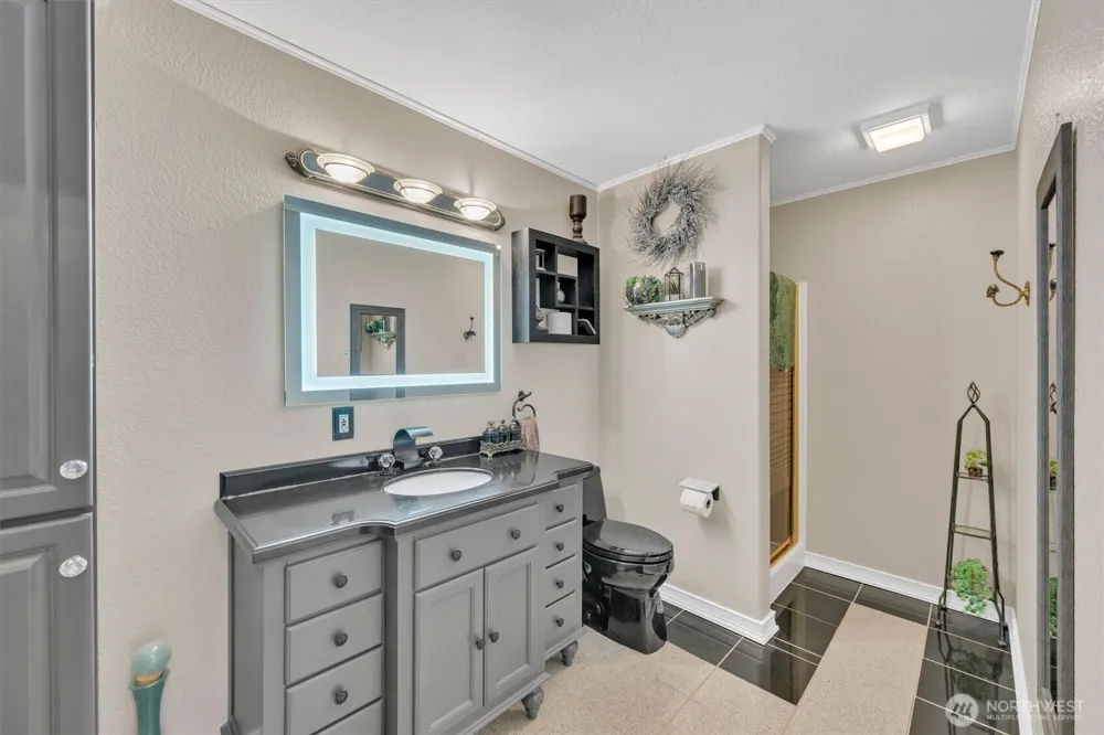 2851 E Mason Lake Drive E Grapeview, WA 98546