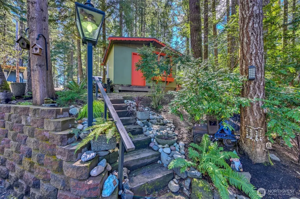 2851 E Mason Lake Drive E Grapeview, WA 98546