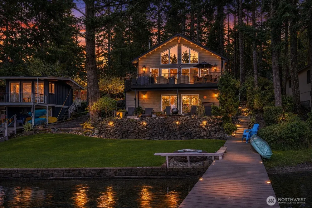 2851 E Mason Lake Drive E Grapeview, WA 98546