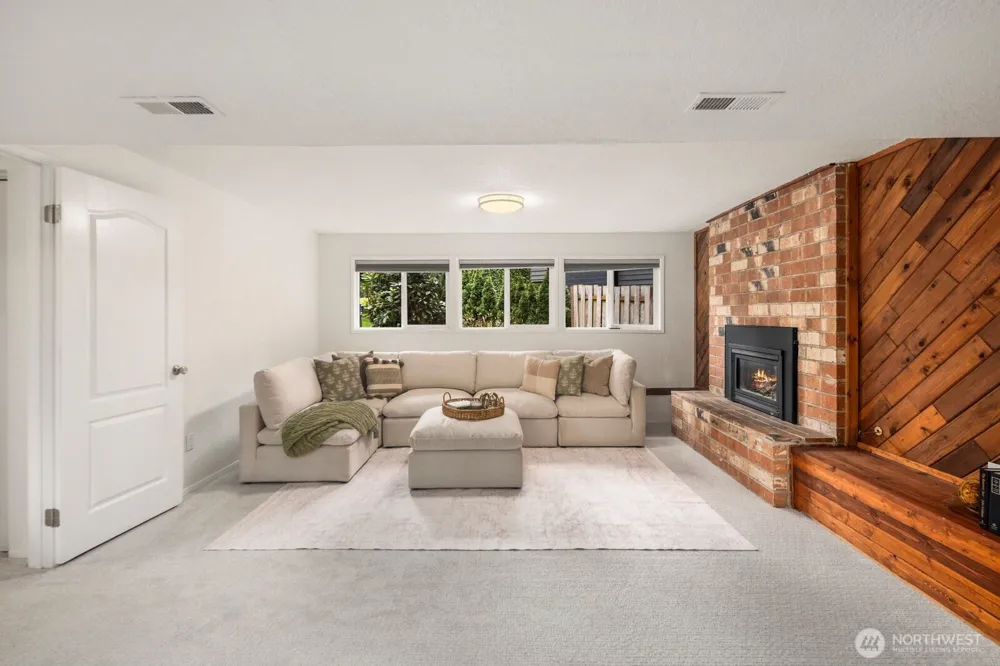 15532 187th Avenue NE Woodinville, WA 98072