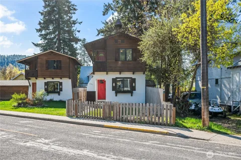 221 Evans Street