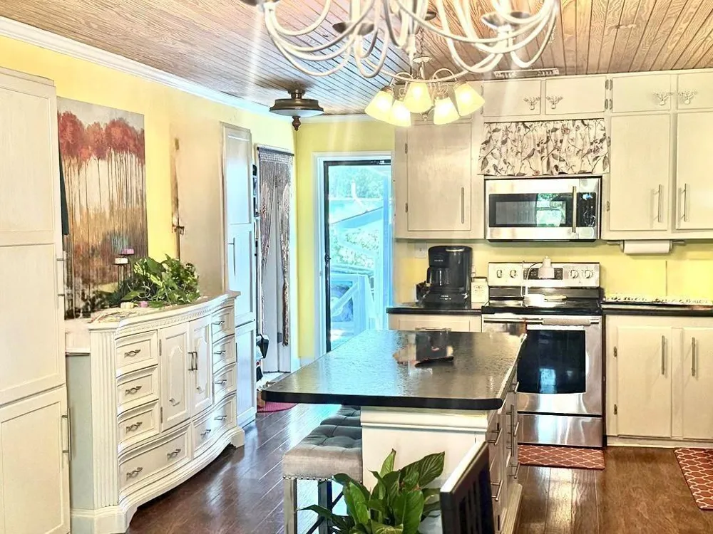 170 Crestwood Drive Burkeville, TX 75932