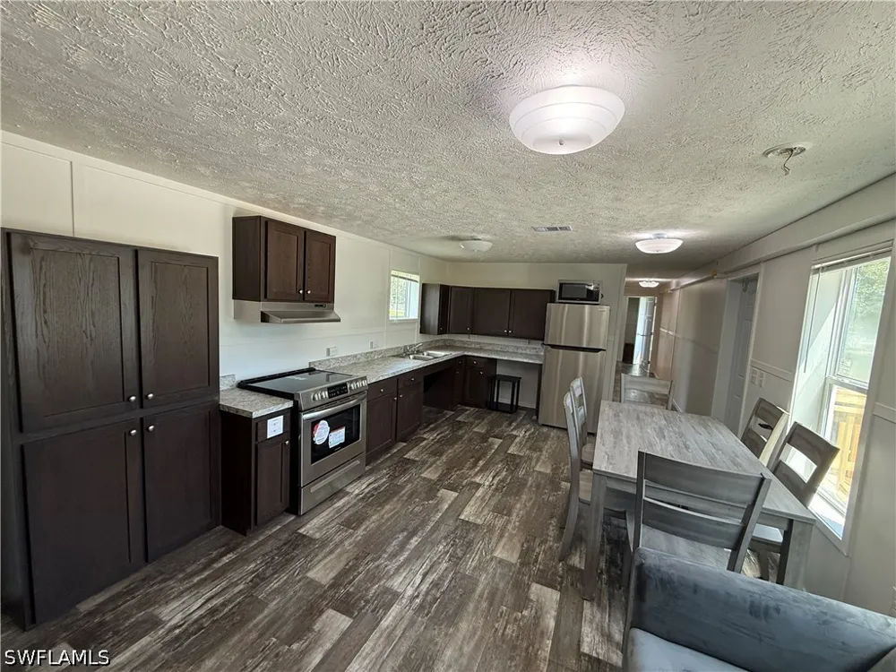 Avenida Del Sur Clewiston, FL 33440