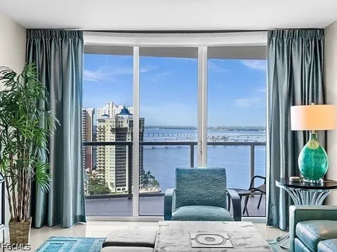 Oasis Grand Boulevard #2402