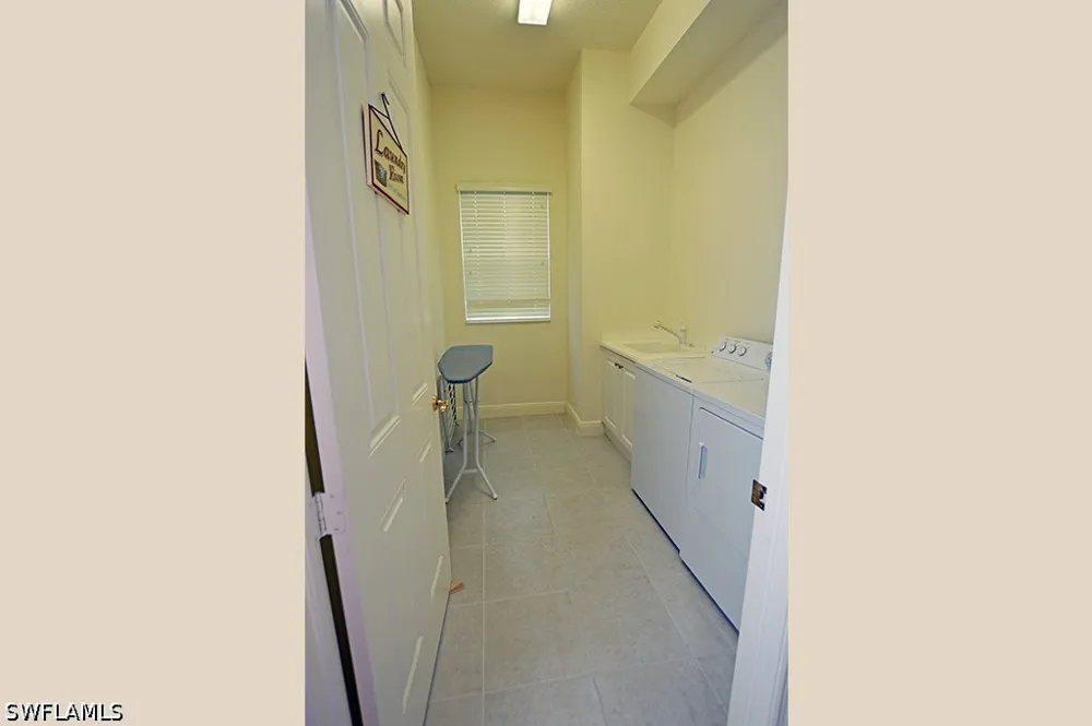 MUSEO COURT #204 Naples, FL 34114