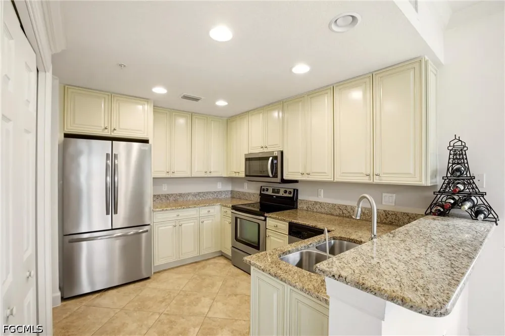 Pebblebrook Point Circle #101 Fort Myers, FL 33905