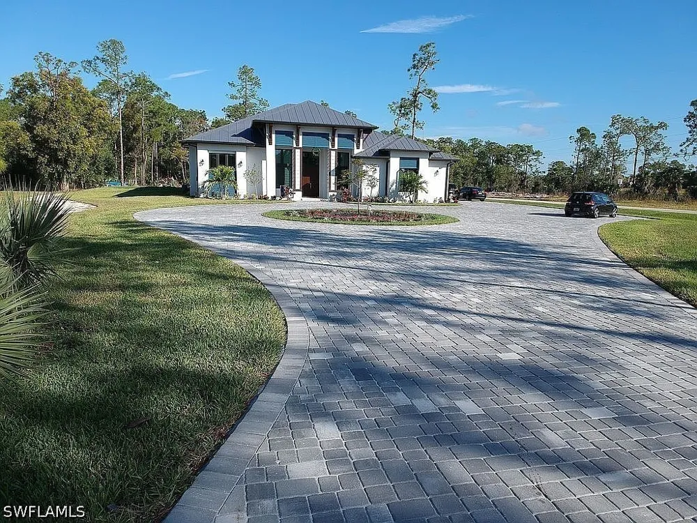 Livingston Woods Lane Naples, FL 34109