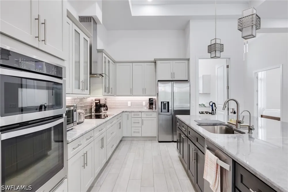 Livingston Woods Lane Naples, FL 34109